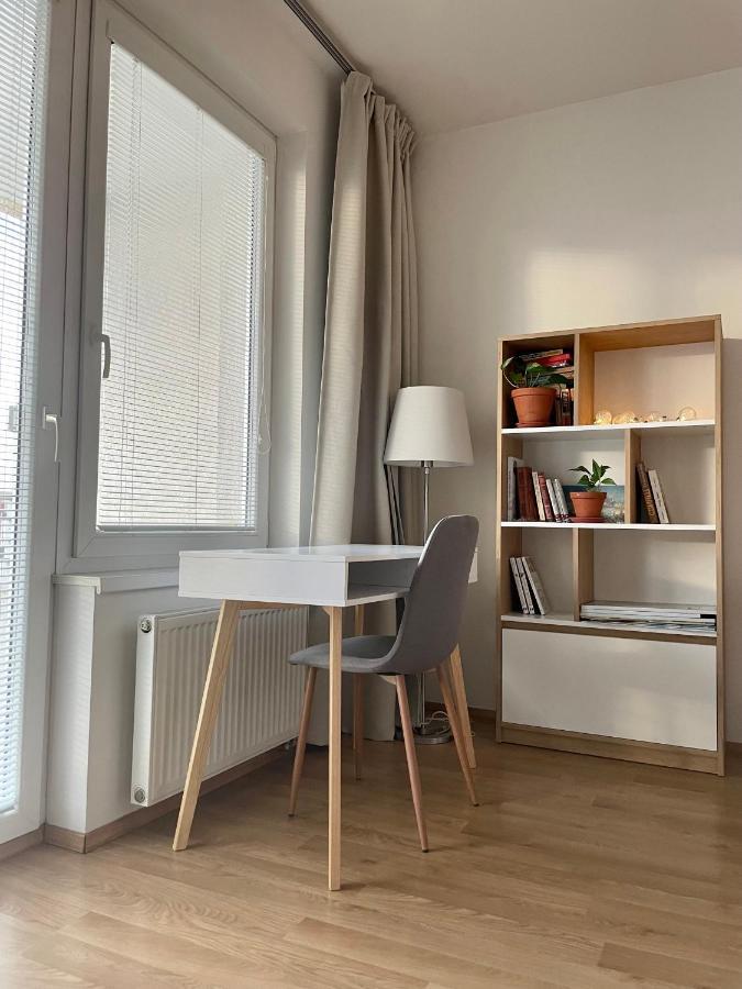 A Nice Place To Stay Apartments Praha Bagian luar foto