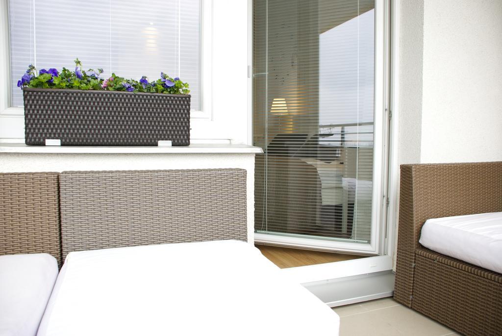 A Nice Place To Stay Apartments Praha Bagian luar foto