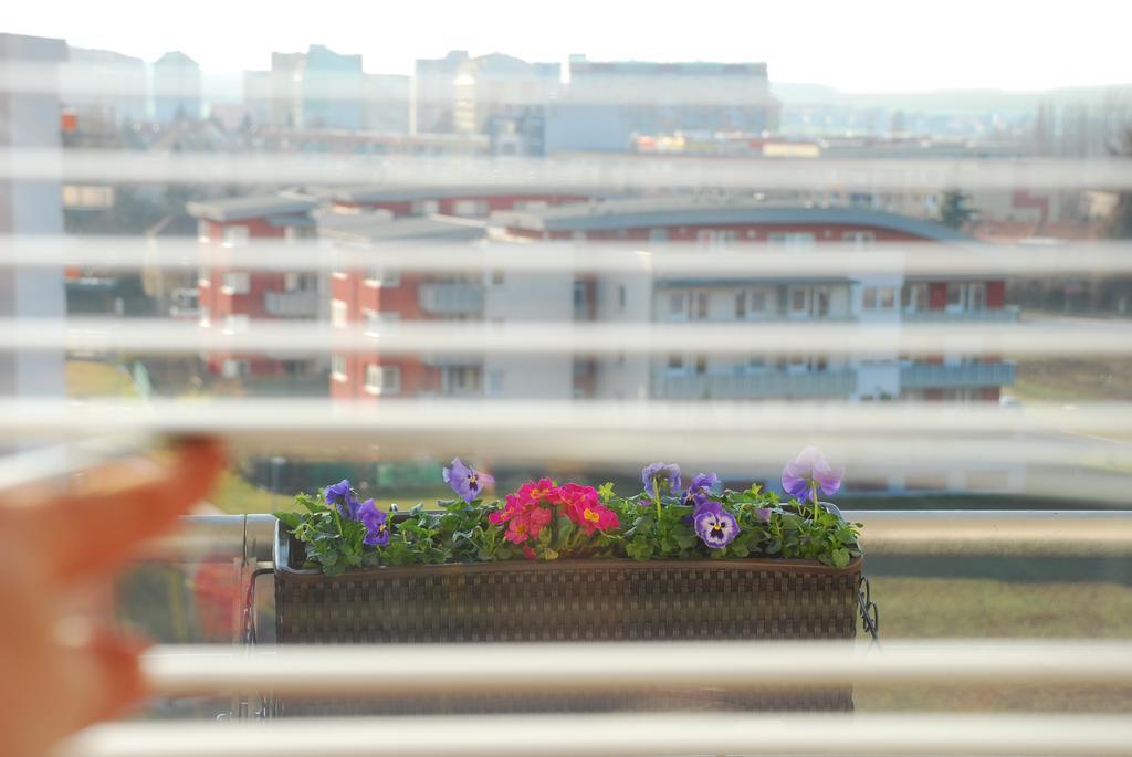 A Nice Place To Stay Apartments Praha Bagian luar foto