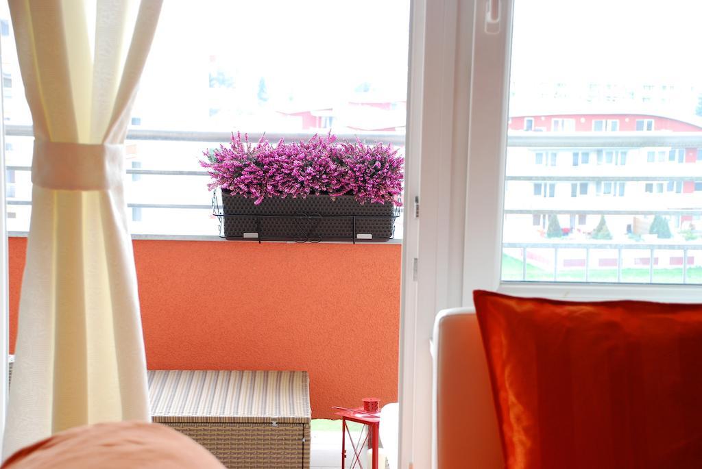 A Nice Place To Stay Apartments Praha Bagian luar foto